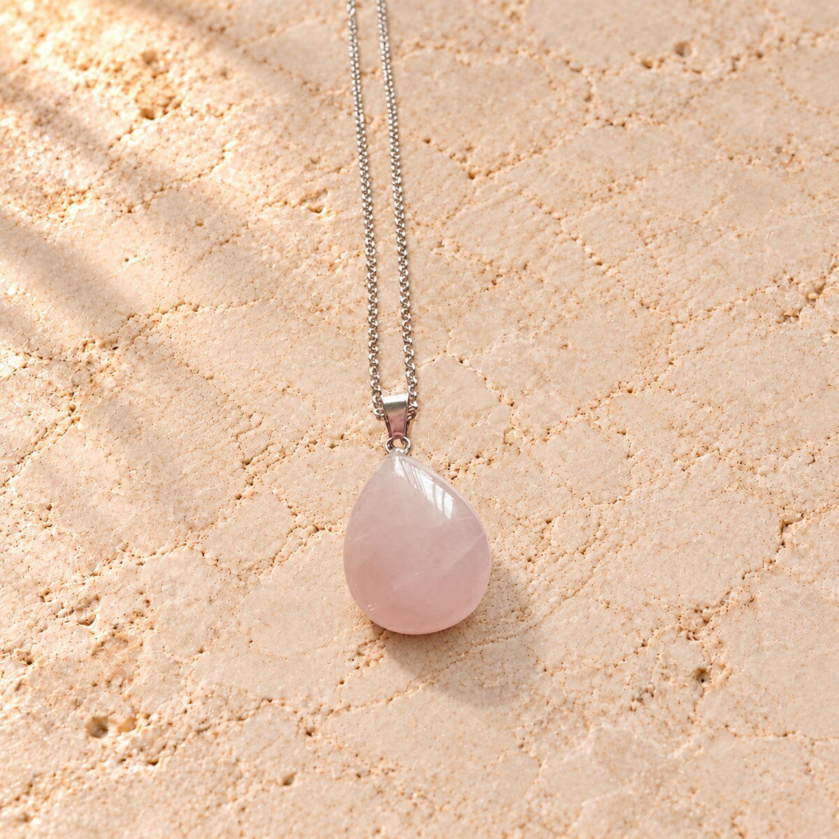 Collier en Quartz Rose – Forme Goutte